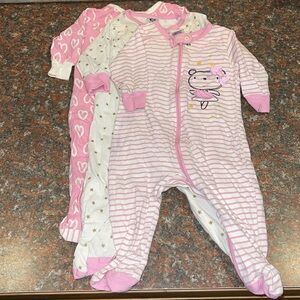 Three babygirl footies set🎀